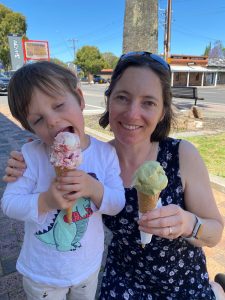 Jackie and Lachy eating icecream